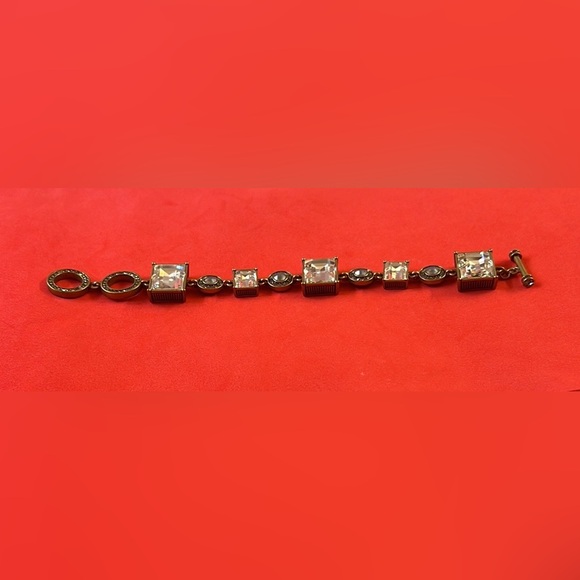 Heidi Daus beautiful crystal toggle bracelet - Picture 4 of 5